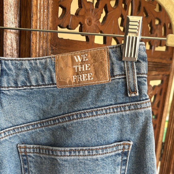 Free People Classic Denim Boyfriend Jeans 👖 - Picture 4 of 5